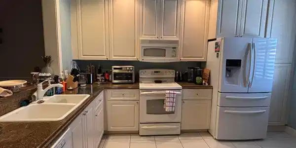 Image 3: Kitchen