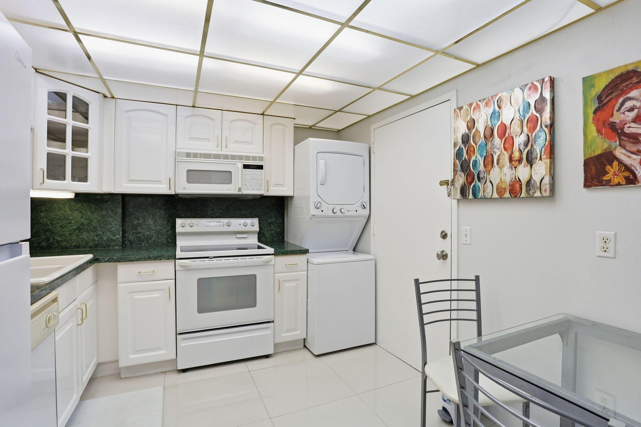 Image 3: Kitchen
