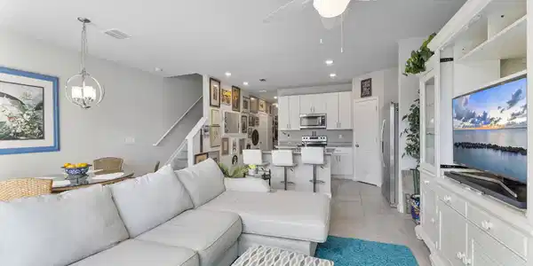 Image 4: Open Living Area