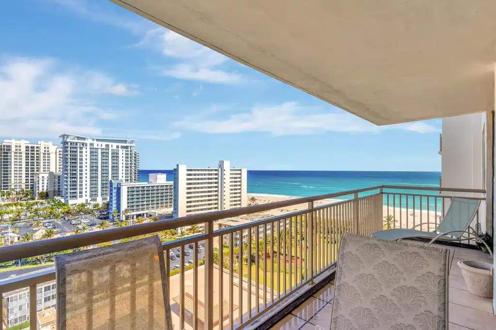 Image 1: BALCONYS