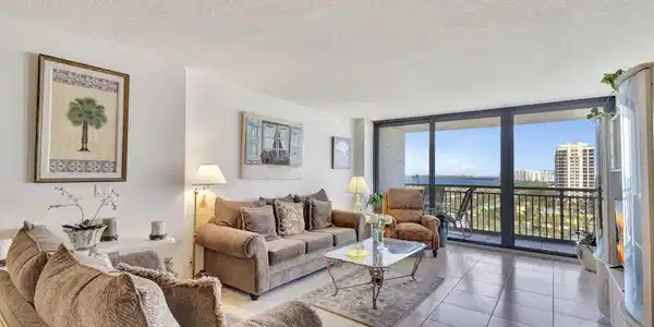 Image 2: LIVING ROOM