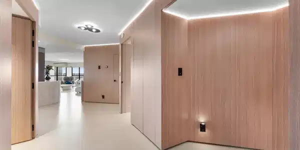 Image 3: Entrance to Exquisite Living...Tailored Entry Desi