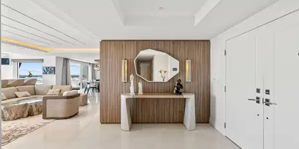 Image 4: mls_FOYER_TABLE_DT