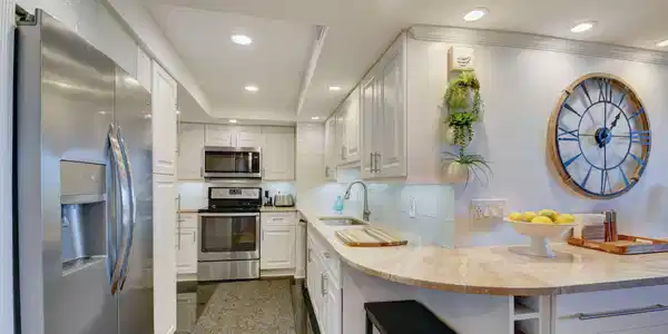 Image 3: Updated Kitchen - high end finishes