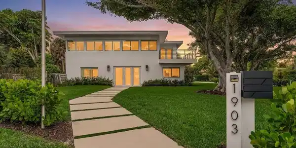 1903 Bay Drive
