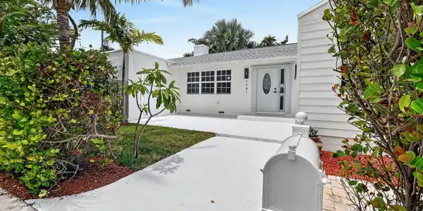1201 N Ocean Breeze
