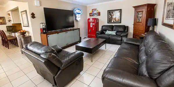 Image 3: Living Room
