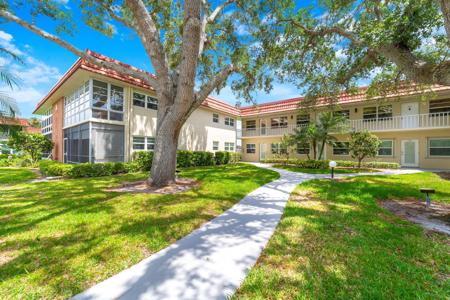 8 Vista Palm Lane