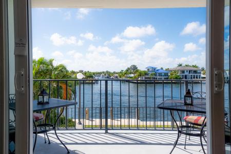 521 N Riverside Drive