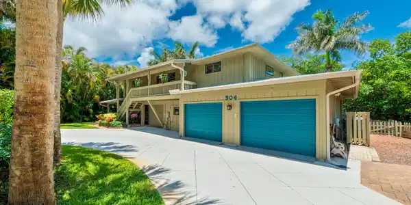 304 SW Indian Groves Drive