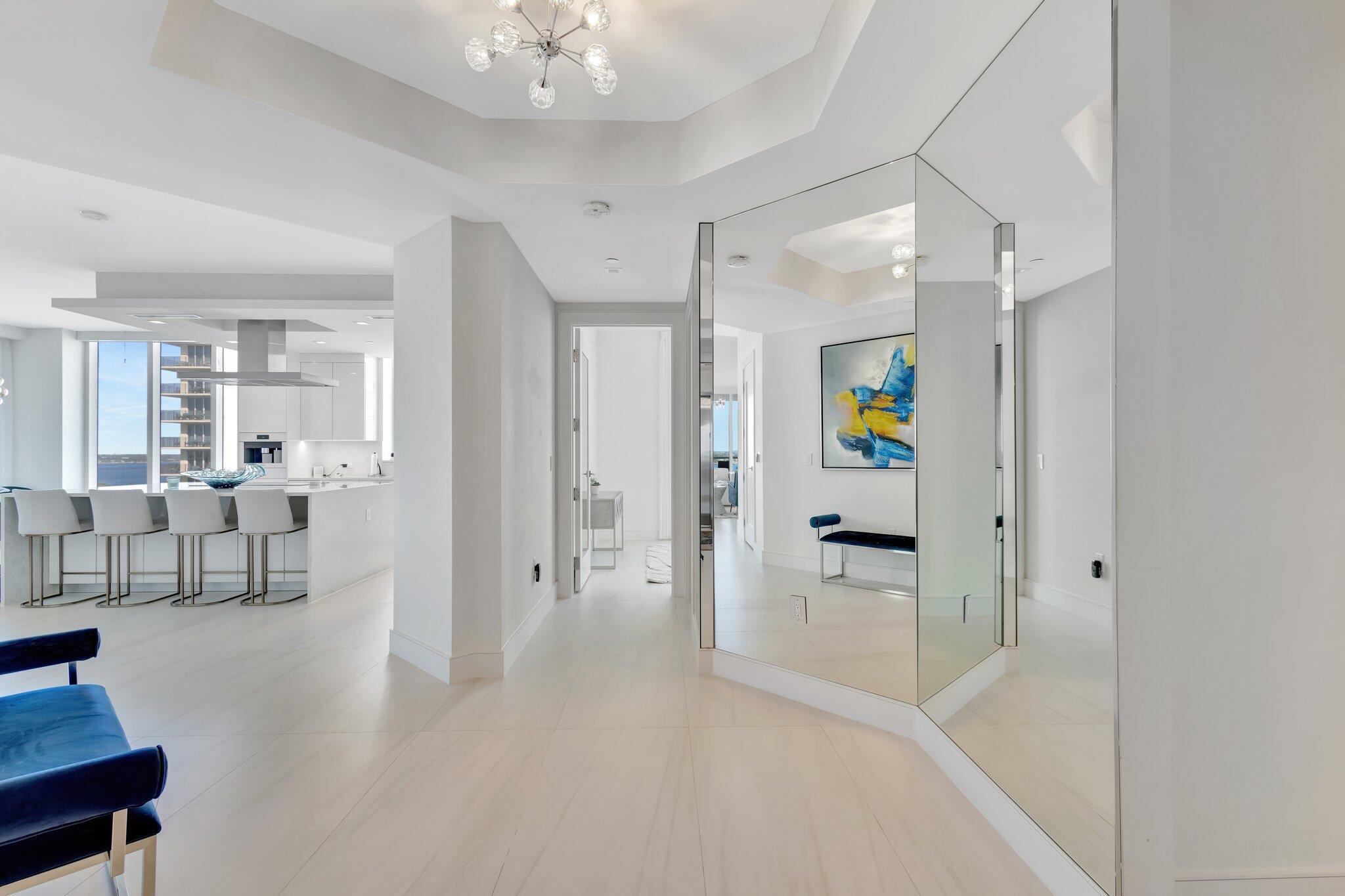Image 4: entry area