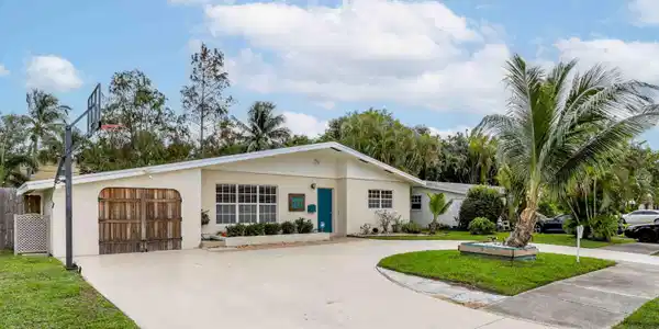 408 SE 8th Avenue