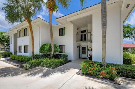 60 Pelican Pointe Drive