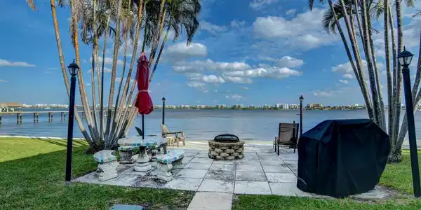 1430 S Lakeside Drive