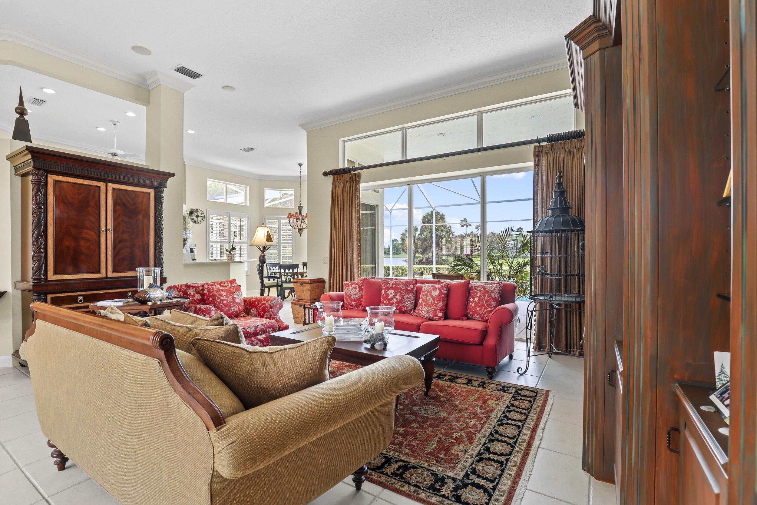 Image 4: Living Area
