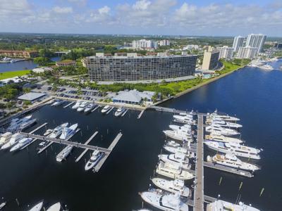 136 Lakeshore Drive