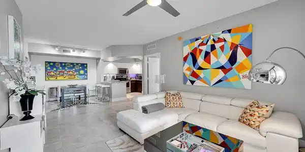 Image 4: Inviting open Living area