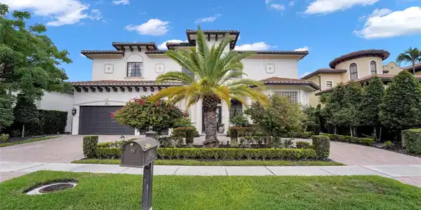 2421 NE 48th Ct