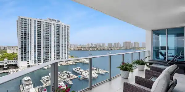 17111 Biscayne Boulevard