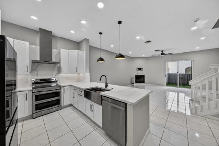 835 NE 17th Way