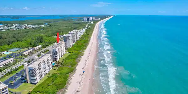 Image 4: Grab Your Flip Flops! Beachside 1st Floor Stunner