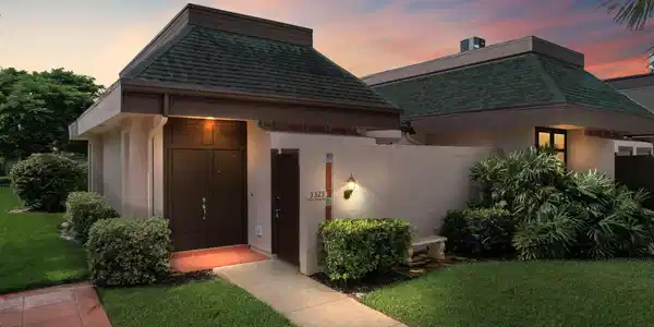 3325 SE La Prado Court