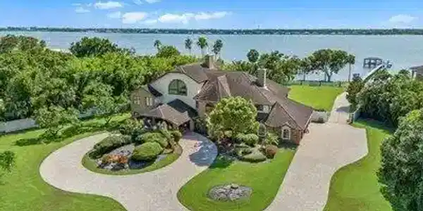 240 Utopia Circle