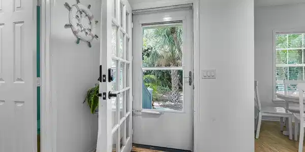 Image 4: ENTER INTO AN OPEN FLOOR PLAN SPACE