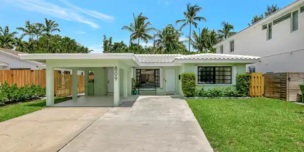 809 SE 9th Street