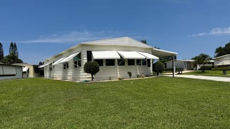 8093 SE Saratoga Drive
