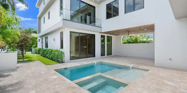 Image 3: 3 Pool