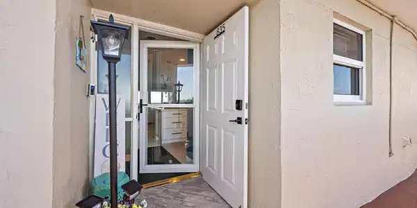 Image 2: 1523 E Hillsboro Blvd 835-20