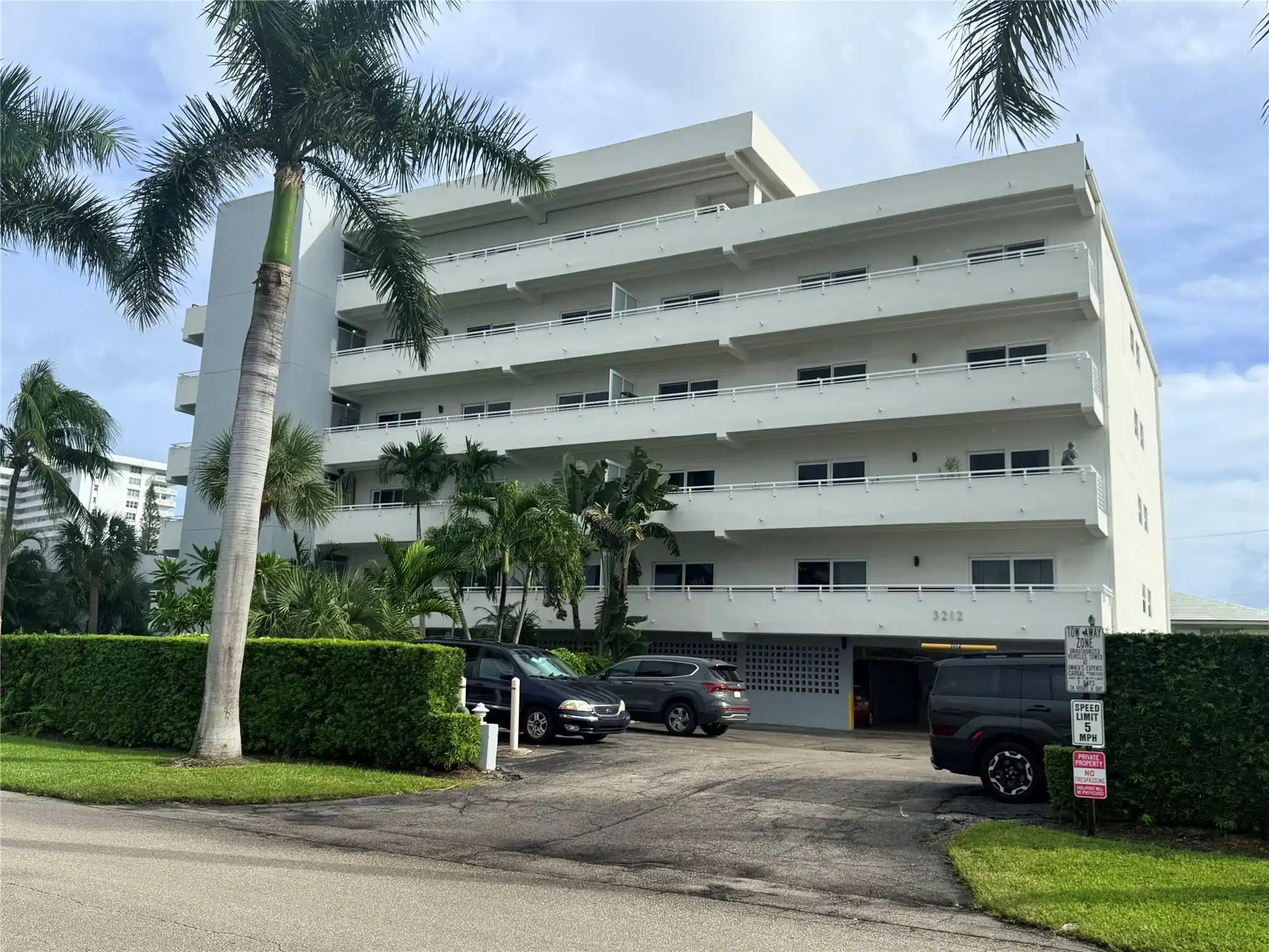 Image 1: Photo 1