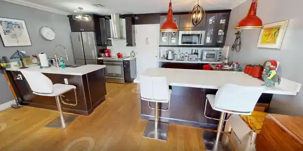 Image 3: kitchen