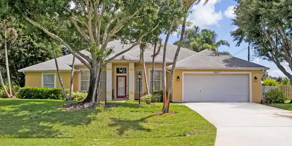 2017 SE Allamanda Drive