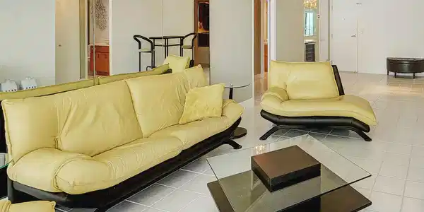 Image 4: Living Room