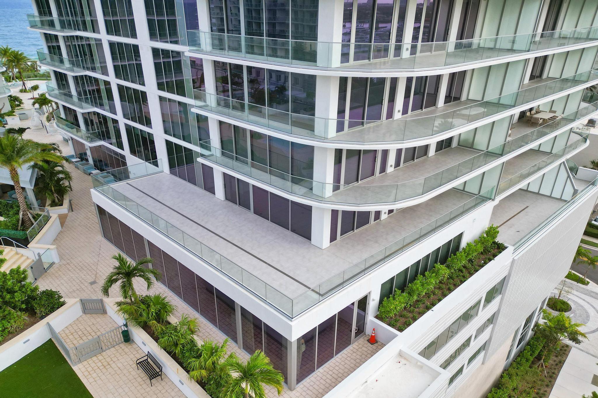 Image 4: This corner unit has the largest terrace in the co