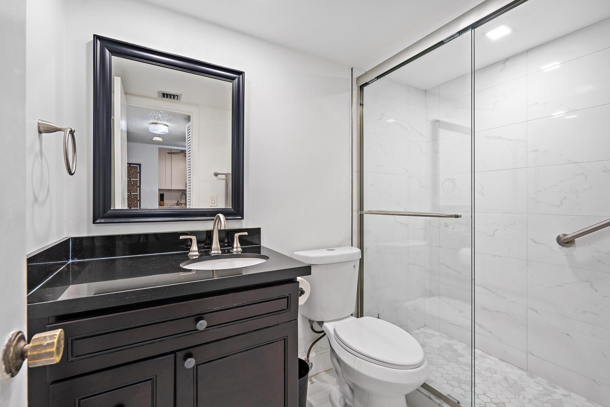 Image 3: 1516 S Lakeside Dr 207-1