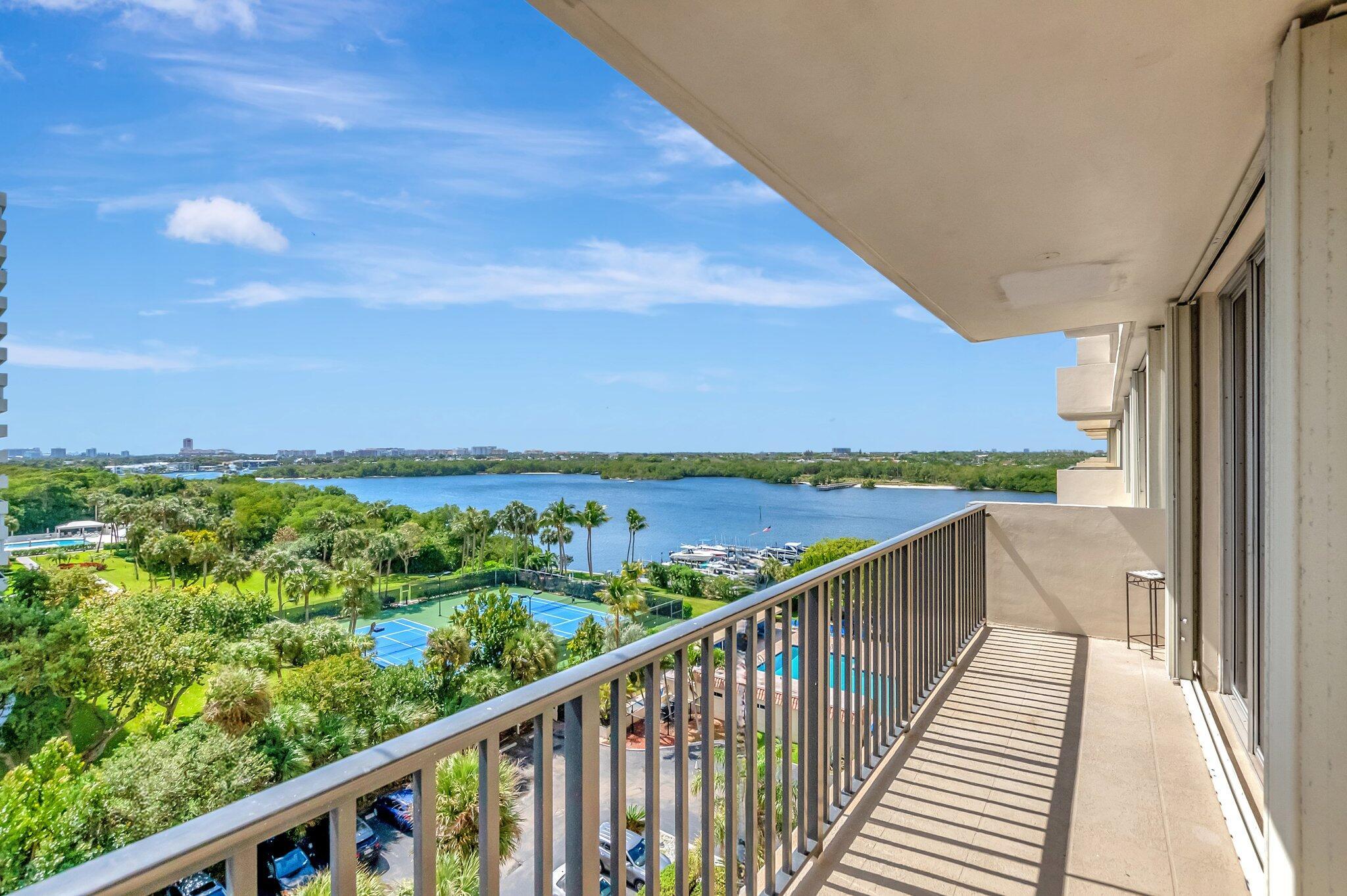 Image 4: Stunning intracoastal views from your balcony