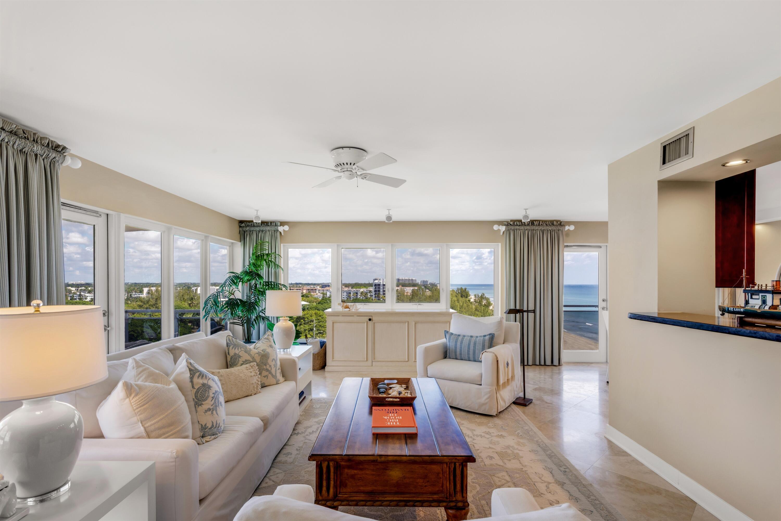 Image 3: LIVING ROOM