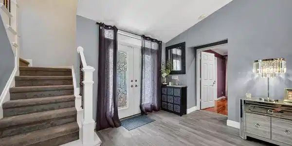 Image 3: foyer1.jpg-SMALL