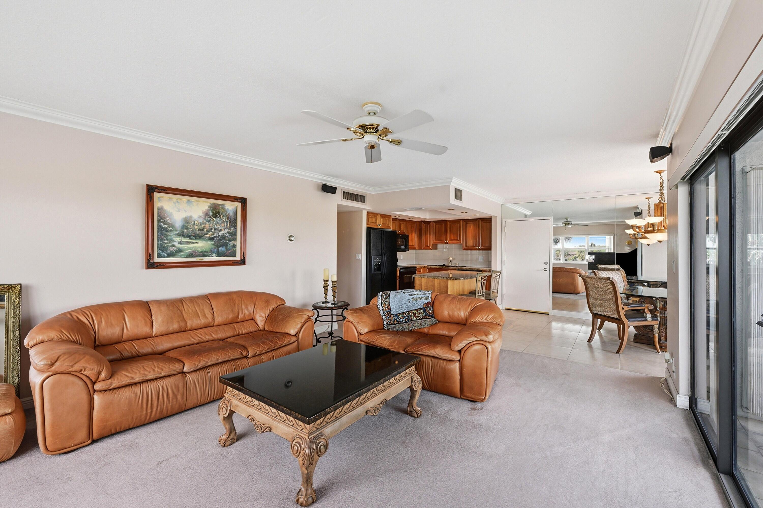 Image 3: Living room