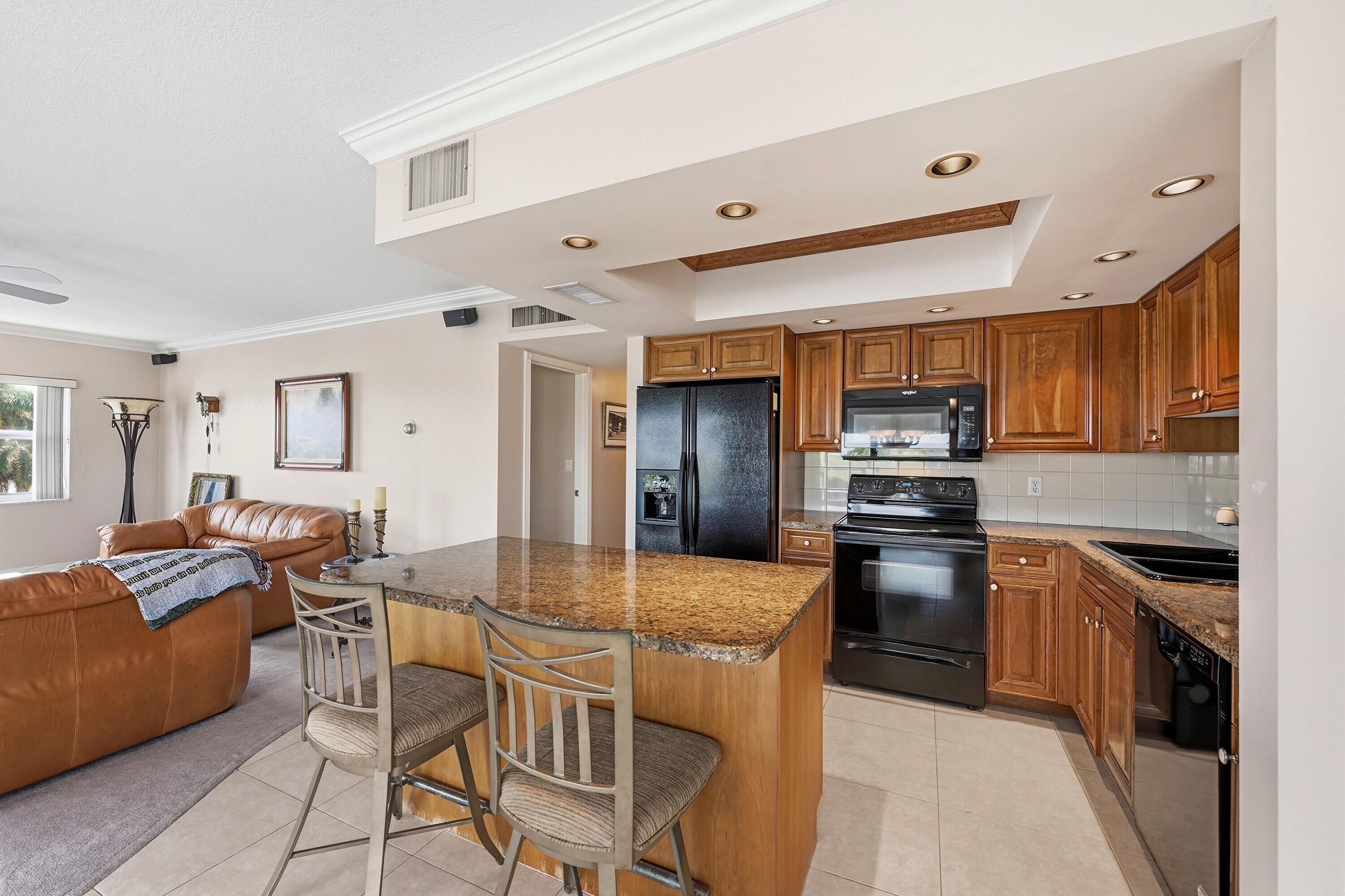 Image 4: Kitchen