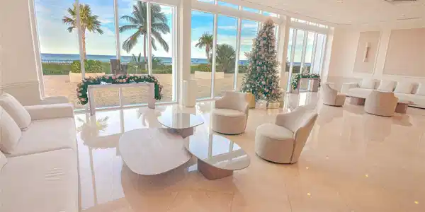 Image 4: Lobby