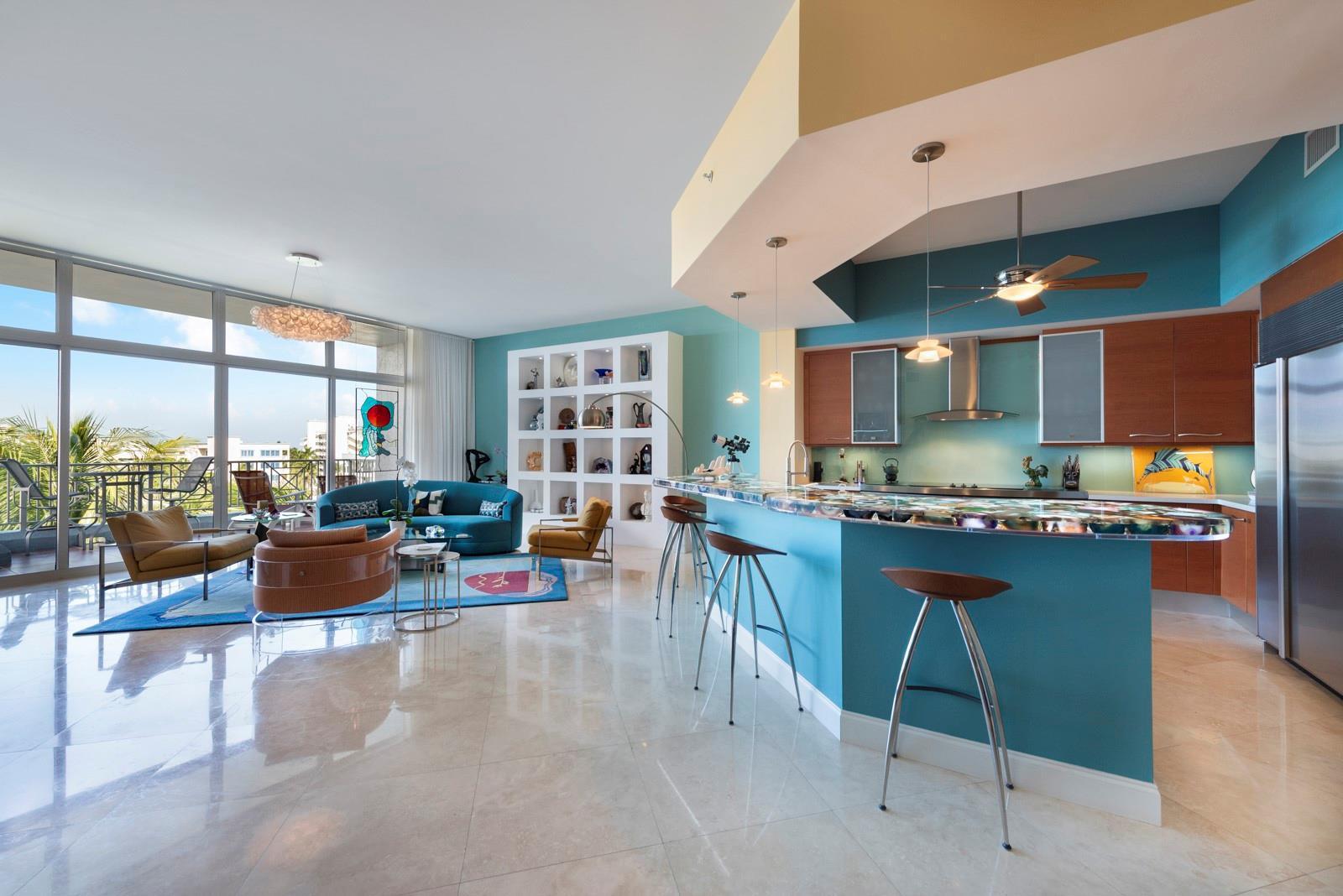 Image 4: Open Living/kitchen