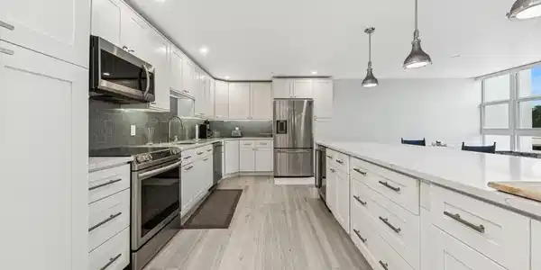 Image 3: Kitchen