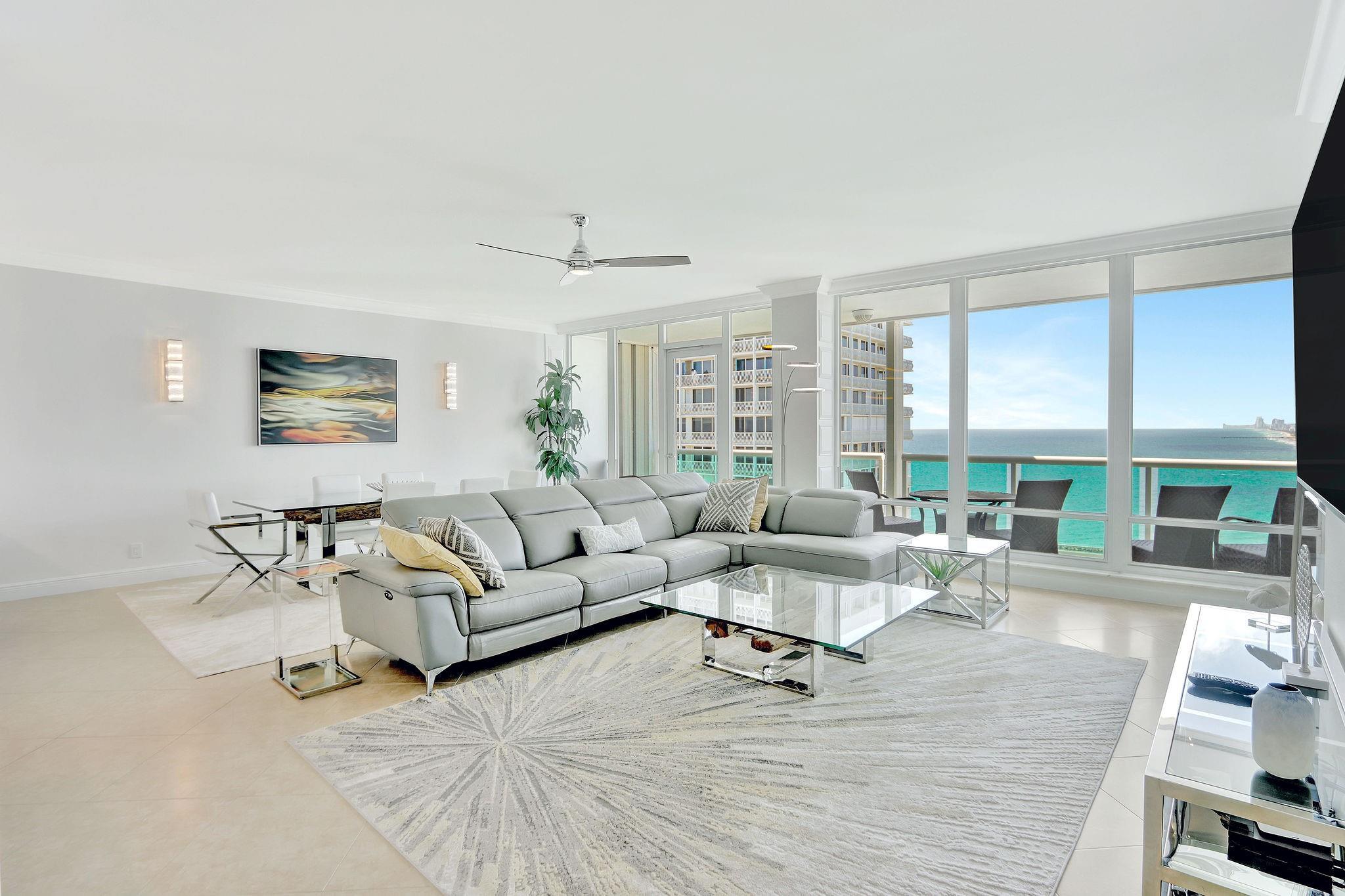 Image 3: 10 FT high ceilings & floor to ceiling windows