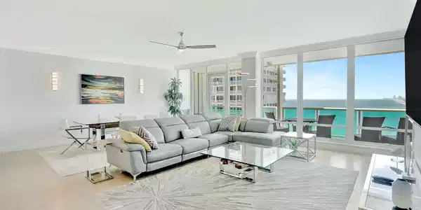Image 3: 10 FT high ceilings & floor to ceiling windows