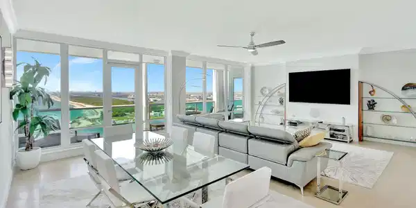 Image 4: Fully furnished w/80 " tvs