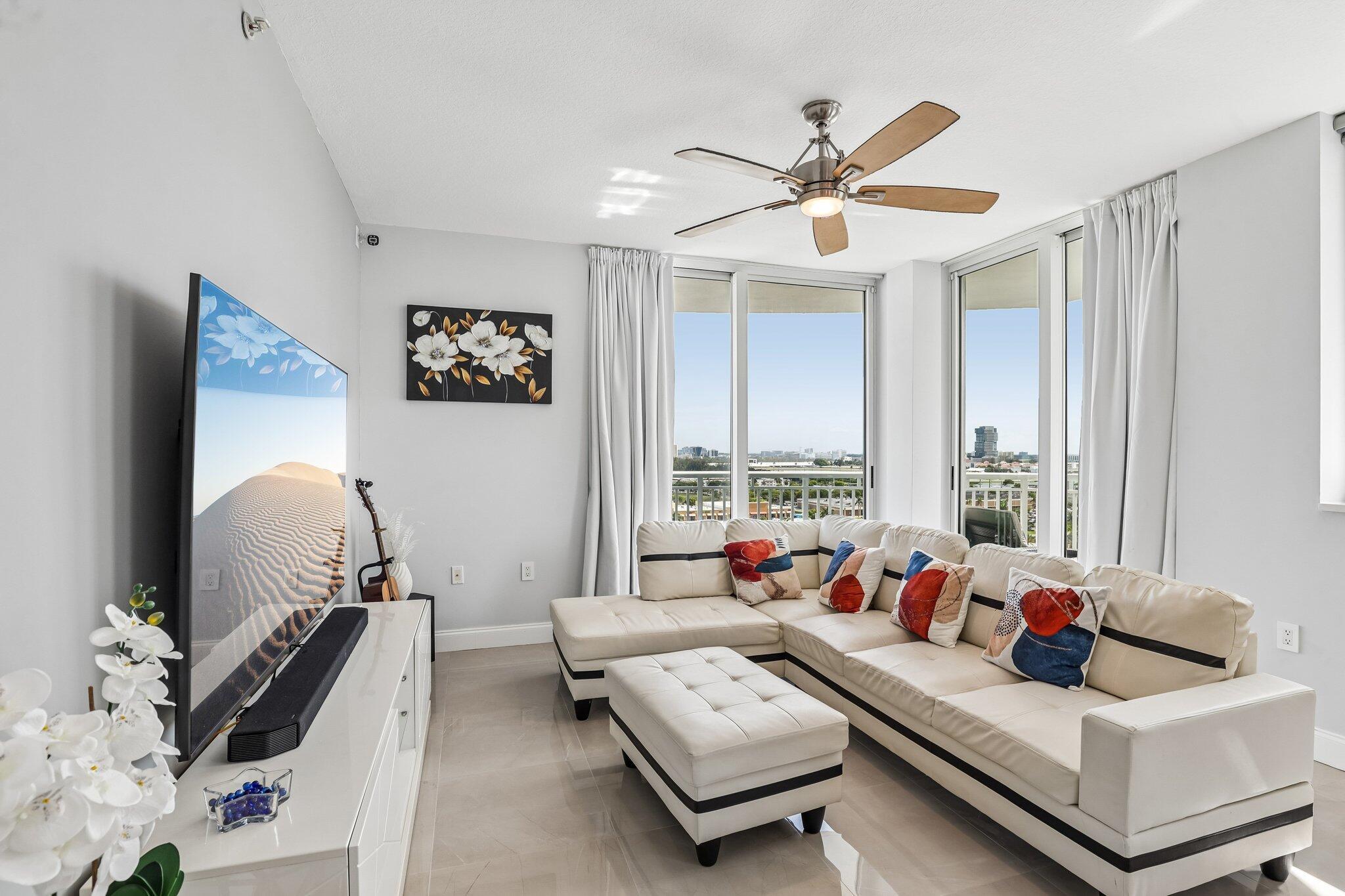Image 3: Living Room with view